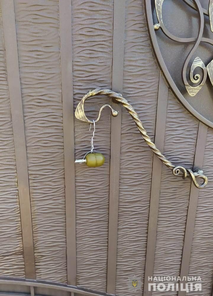 На Харьковщине фермер нашел гранату на заборе дома